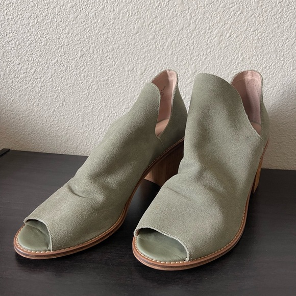 Chinese Laundry Booties - Picture 2 of 6
